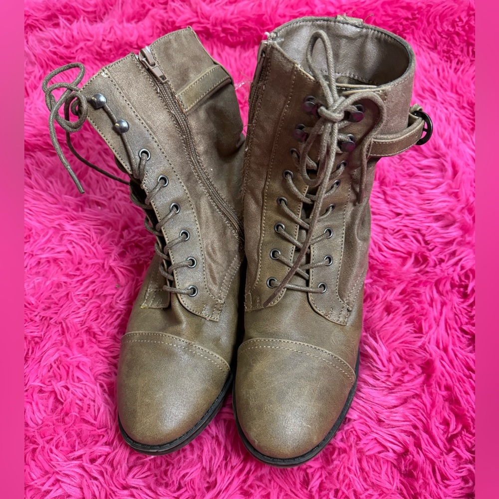 Francesca's Collections Tan‎ Combat Moto Boots Lace-Up Design - size 8 women’s